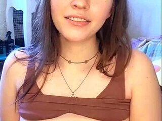 Pretty switch Evelyn giving some hot JOI-18flirt