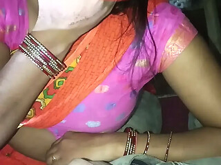 Indian Mom Gets a Naughty Handjob from the Land Sucker