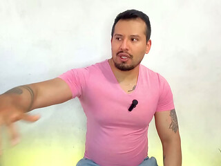 Militar argentino es pre&ntilde_ado por un hetero curioso dotado! Lo hizo gemir de placer y lo dejo batido de semen. Relatos sexual