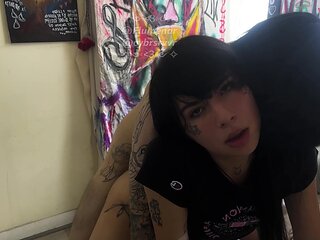 Stepsister Seduces Her Stepbrother While Parents Are Out