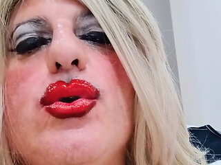 Asija Robin's ... lips