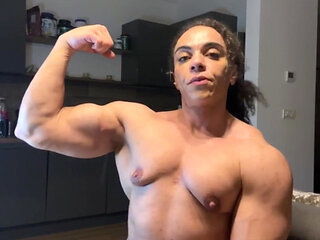 Black mommy is too muscular to stay clothed