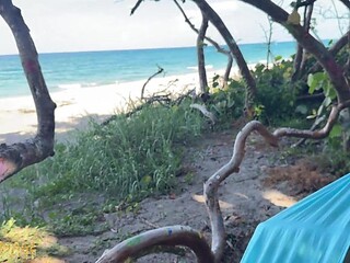 Colombian couple gets fingering in public at beach