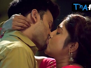 Desi housewife shares sexy secret with her doctor