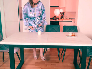 Kitchen Stepmom Mood Fix - Hairy Pussy Licking, Cowgirl Ride & Glasses Facial