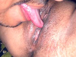 First-time desi bhabhi enjoys pussy licking
