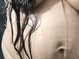 Desi stepsister goes full nude during steamy shower