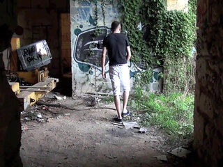 Arab discret fucked by top blond outdoor