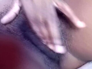 AMATEUR EBONY MILF PLEASURE CLIT BEFORE CUM