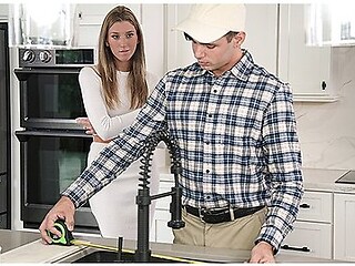 I Ride My Handyman Like A Cum Slut To Thank Him - Gorgeous Girl