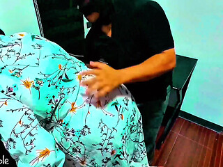berhijab lagi sendirian di kamar menggoda enak tirinya untuk jilat memek dan ngentot habis-habisan sama sendirian