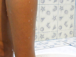 Pussy Shaving, Squirting in Bathtub