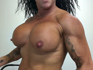 Kandy Pumps up and Demands Your Nasty Nut