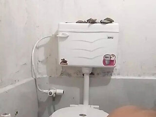 My wife is bathing in the wattroom.