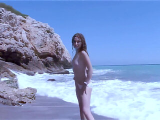 Monica Ledesma: Hot Amateur Babe Monica Ledesma Make a a Sexy Strip in the Sea