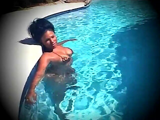Trans Masturbation in the Pool