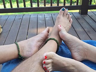TNfootlvr Teases Perfectly Manicured Toes in Stylish Sandals for Hard Cock Stroking and Mass
