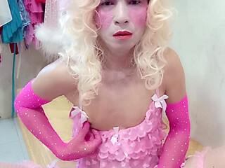 Oanh Le shemale wearing sexy porn selfie