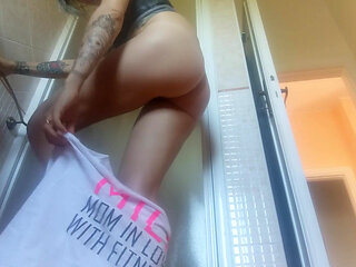 Shower Scenes with Savy