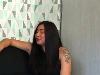 Alice, 28, unreserved seductress... - Jacquie et Michel TV