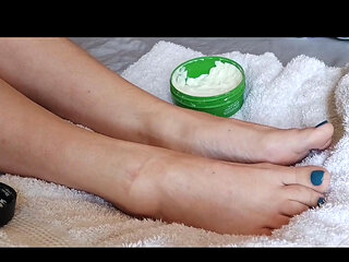 Foot Worhsip - Giving Myself a Foot Massage
