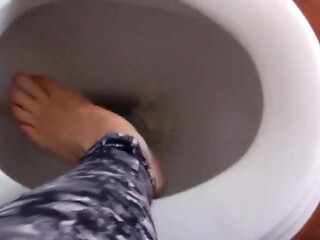 Pee!! Wanna See My Wet Pussy?