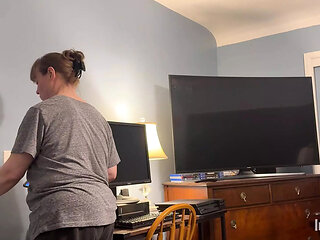 Mature plays with her son in law and he fills her pussy with a lot of cum!