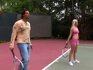 Threesome pussy fucking after tennis party