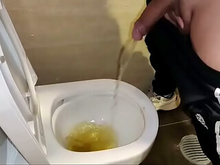 PISSING FETISH BOYS AND GIRL RELIEVING THE URGE TO PEE