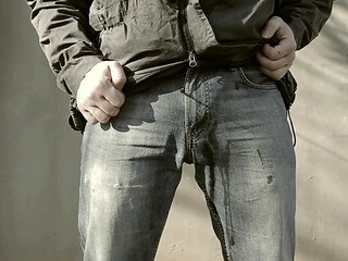 pissing outdore in jeans