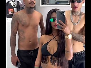ELA FICA MANJANDO AS ROLAS MARCANDO QUANDO VEM PRO F1, PAGOU O F1 LIBERANDO A BUCETONA