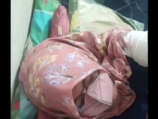 Tante Riani sepong kontol dan menikmatinya