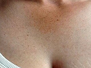 Hot milf Lauren answers viewer questions and shows off her squirting talent