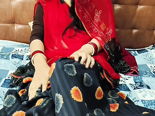 Desi bhabhi fingered in the gaando, satisfying her hunger