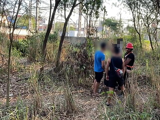 SEGURAN&Ccedil_A PARTICIPOU DA FUDE&Ccedil_&Atilde_O NO MATO . METEU NO P&Ecirc_LO E FUDEU GOSTOSO NESSA SURUBA