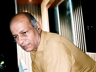 Indian Video. The elderly father-in-law had hardcore sex with his daughter-in-law in a hotel. Desi Hindi Audio
