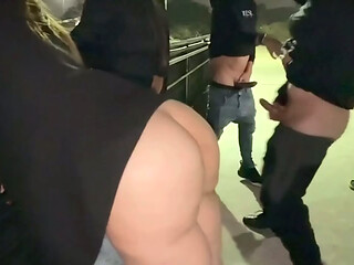 Fodendo na ponte com estranhos do pau grosso e meu marido filmando RED2