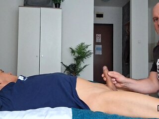 2 Str8 Friends Get Sucked Off Bodybuilder Friend Visiting Me When I Suck My Ather Friend - Randy Jones