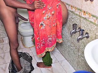 Indyjska Desi Bhabhi ne apne pussy ras pilayi