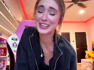 Natalie Roush Flaunts Her Oiled Up Sexy Curves On Livestream