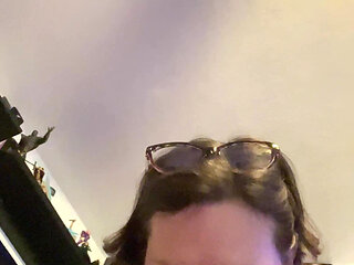 Huge Piss From My Bushy Pussy in My Mates Bedroom as the Bathroom Was Occupied!