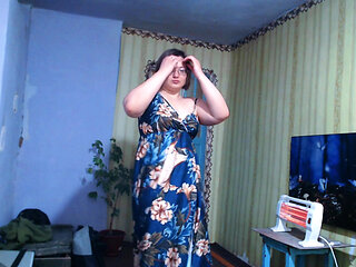 Hot dancing with a hot girl in a good mood