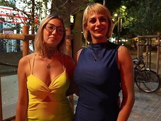 Rose enjoys a nice bath... - Jacquie et Michel TV