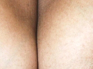 Hot MILF Show Her Body