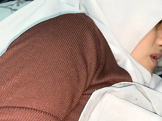 Curvy hijabi girl gets wet and wild