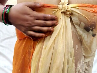 Rusa bhabi showing wet boobs in video call