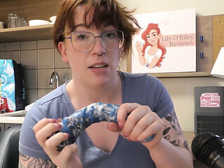 Review: Uberrime takes us through her scene with the Night King dildo.