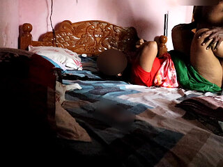 Big Breasted Indian Housewife in Saree Pussy Fingered