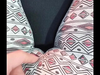 Me acaricio despacito mientras espero