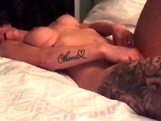 Big boob brunette masturbates on webcam